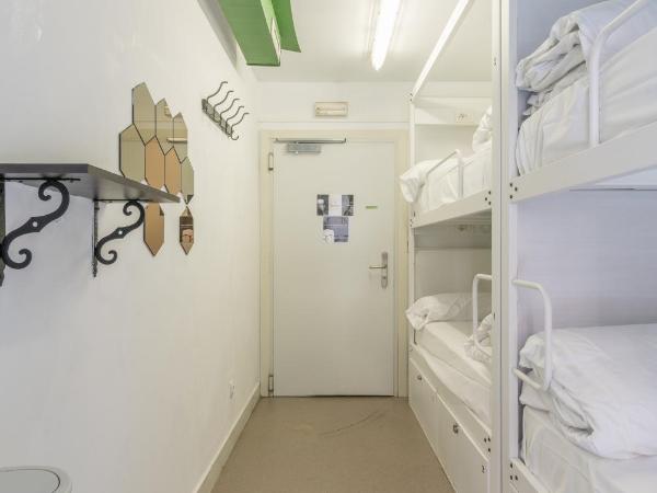 Ganbara Hostel - Self Check In : photo 3 de la chambre lit dans un dortoir de 4 lits
