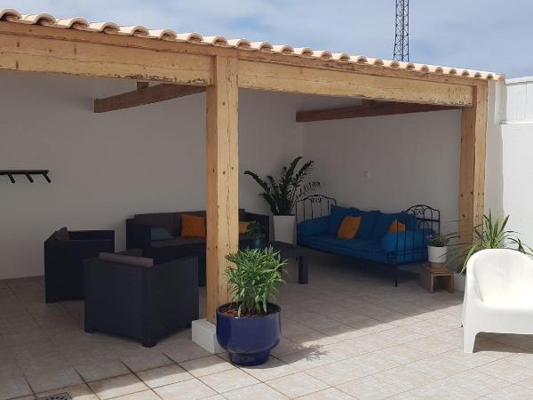 White Guest House : photo 3 de la chambre appartement 4 chambres avec terrasse