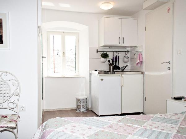 Guest House Babina - Apartments King & Queen : photo 2 de la chambre chambre double