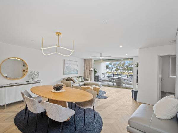 Bay Royal Apartments : photo 8 de la chambre superior two-bedroom apartment with balcony (apt 12)