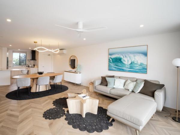 Bay Royal Apartments : photo 3 de la chambre superior two-bedroom apartment with balcony (apt 12)