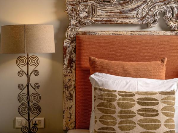 The Almond Tree : photo 4 de la chambre suite deluxe avec lit king-size