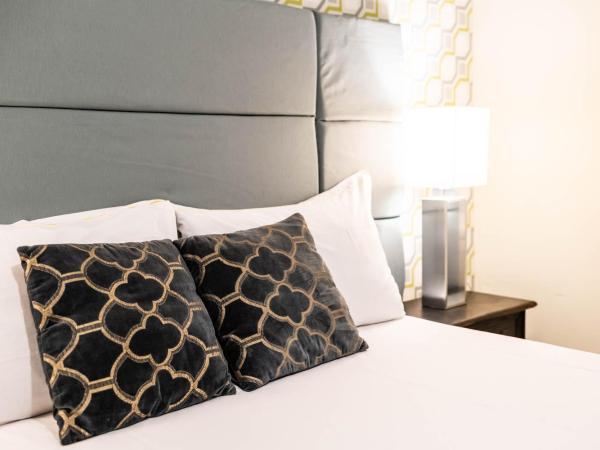 La Piazzetta Rooms & Apartments : photo 4 de la chambre chambre double ou lits jumeaux avec salle de bains privative externe