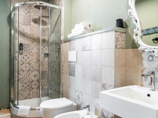 La Piazzetta Rooms & Apartments : photo 5 de la chambre chambre double ou lits jumeaux avec salle de bains privative externe