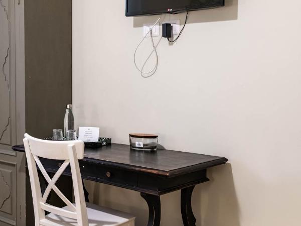 La Piazzetta Rooms & Apartments : photo 9 de la chambre chambre double ou lits jumeaux avec salle de bains privative externe