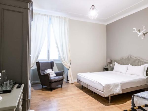 La Piazzetta Rooms & Apartments : photo 2 de la chambre chambre triple avec salle de bains privative séparée