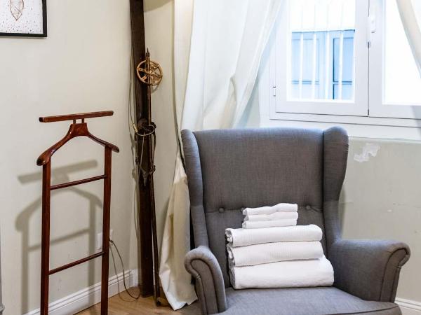 La Piazzetta Rooms & Apartments : photo 9 de la chambre chambre triple avec salle de bains privative séparée