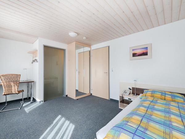 Ferien- und Familienhotel Alpina Adelboden : photo 2 de la chambre chambre simple avec balcon