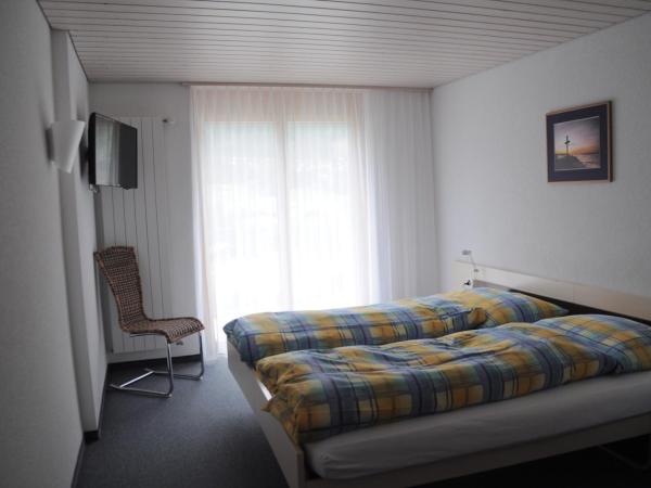 Ferien- und Familienhotel Alpina Adelboden : photo 3 de la chambre chambre double avec balcon