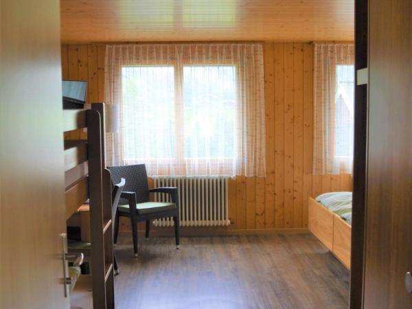 Ferien- und Familienhotel Alpina Adelboden : photo 2 de la chambre chambre familiale (2 adultes et 2 enfants)