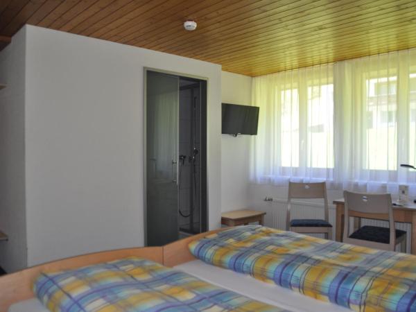 Ferien- und Familienhotel Alpina Adelboden : photo 2 de la chambre chambre double