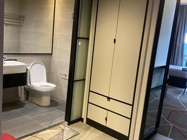 Studio with balcony : photo 2 de la chambre suite