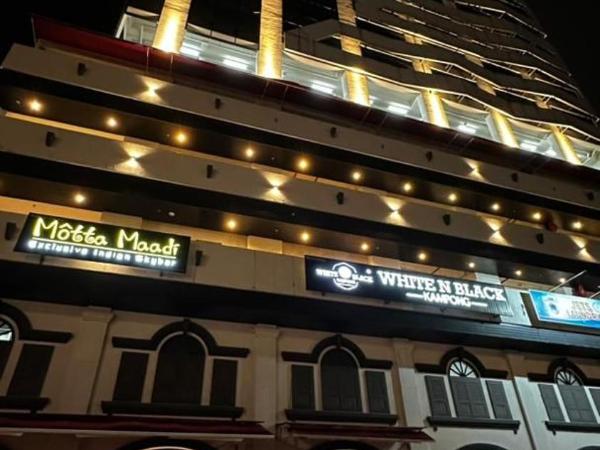 Studio with balcony : photo 5 de la chambre suite