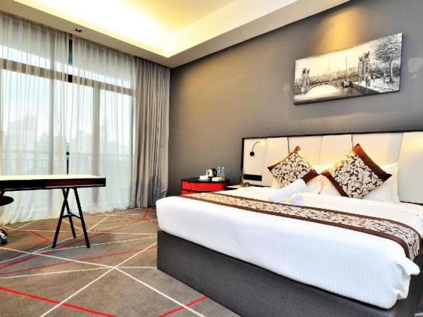 Studio with balcony : photo 7 de la chambre suite