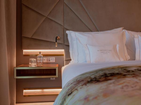 Wine & Books Lisboa Hotel : photo 2 de la chambre chambre lit king-size supérieure