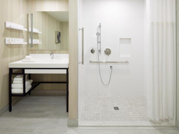 Hilton Garden Inn Montreal Midtown, Quebec, Canada : photo 5 de la chambre chambre lit king-size