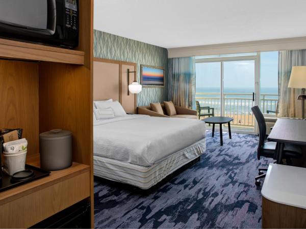 Fairfield Inn & Suites by Marriott Virginia Beach Oceanfront : photo 1 de la chambre chambre lit king-size avec canapé-lit