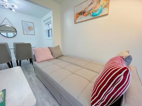 2B with parking, 10km to Toronto downtown : photo 4 de la chambre maison 2 chambres