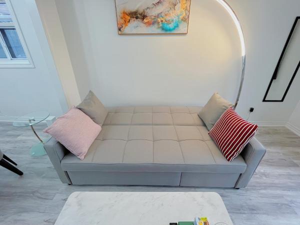 2B with parking, 10km to Toronto downtown : photo 3 de la chambre maison 2 chambres