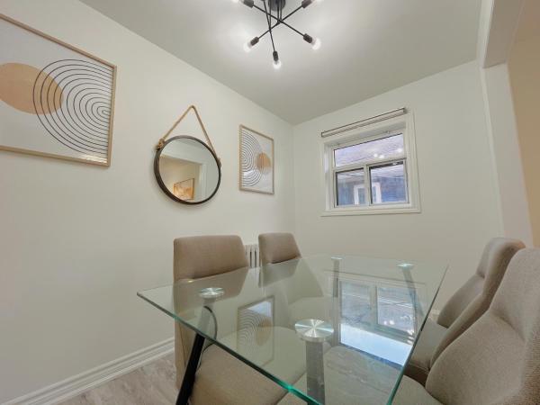 2B with parking, 10km to Toronto downtown : photo 7 de la chambre maison 2 chambres