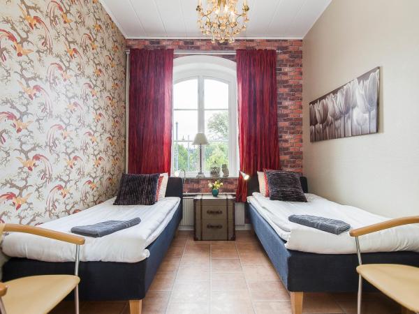 Centralstationens Vandrarhem : photo 1 de la chambre chambre lits jumeaux avec salle de bains commune