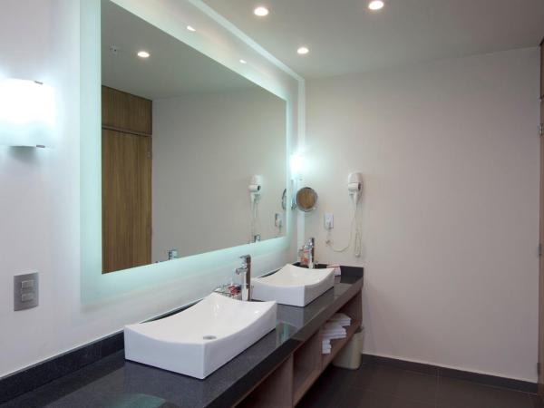 Crowne Plaza Hotel Mexico City North-Tlalnepantla, an IHG Hotel : photo 4 de la chambre suite junior lit king-size