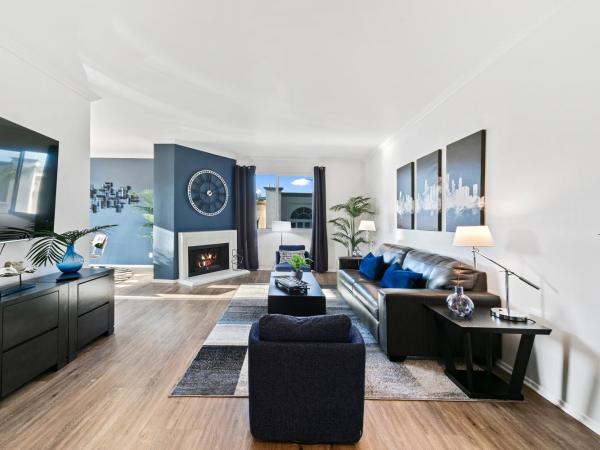 Beverly Hills Penthouse 2 BR Apt with Parking 407 : photo 1 de la chambre appartement 2 chambres