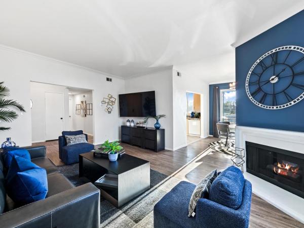 Beverly Hills Penthouse 2 BR Apt with Parking 407 : photo 3 de la chambre appartement 2 chambres