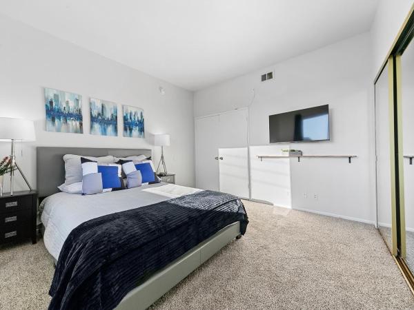 Beverly Hills Penthouse 2 BR Apt with Parking 407 : photo 6 de la chambre appartement 2 chambres