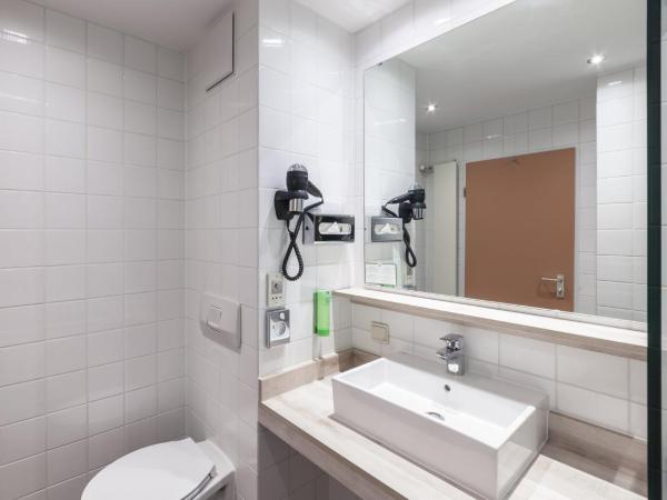 Holiday Inn Munich - South, an IHG Hotel : photo 5 de la chambre luxueuse chambre king avec balcon