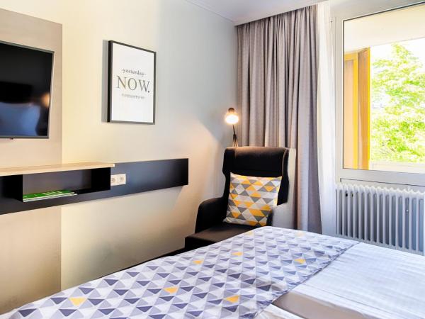 Holiday Inn Munich - South, an IHG Hotel : photo 9 de la chambre chambre lit queen-size premium avec balcon