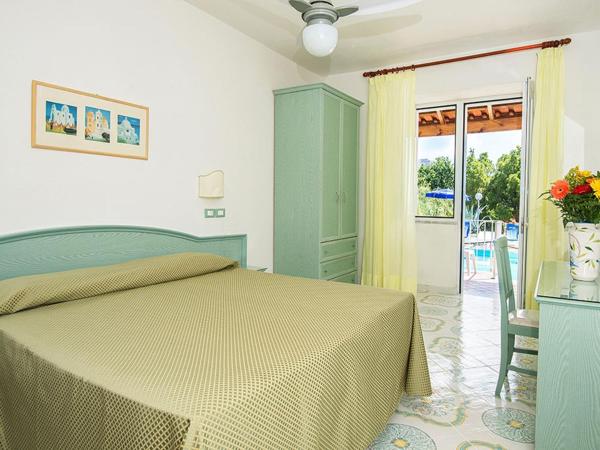 Hotel Parco Cartaromana : photo 8 de la chambre chambre quadruple