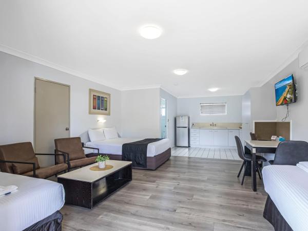 Comfort Inn North Brisbane : photo 5 de la chambre chambre familiale avec 1 lit queen-size et 2 lits simples - non-fumeurs