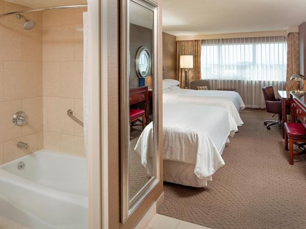 Sheraton Cavalier Calgary Hotel : photo 6 de la chambre chambre avec 2 grands lits queen-size 