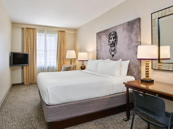 Crowne Plaza New Orleans French Qtr - Astor : photo 3 de la chambre hébergement historique alexa avec 1 lit king-size 