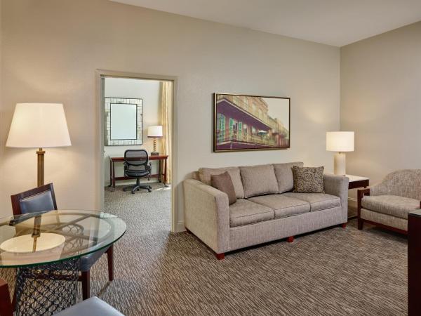 Crowne Plaza New Orleans French Qtr - Astor : photo 8 de la chambre suite 1 chambre lit king-size avec canapé-lit
