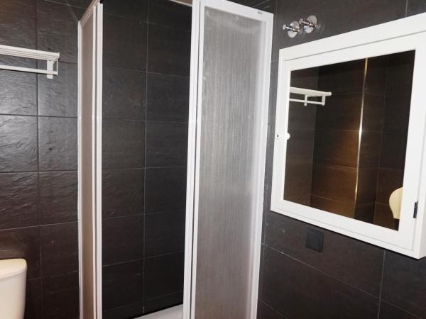 Far Home Atocha : photo 5 de la chambre chambre familiale avec salle de bains privative