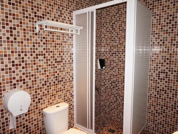 Far Home Atocha : photo 7 de la chambre chambre familiale avec salle de bains privative