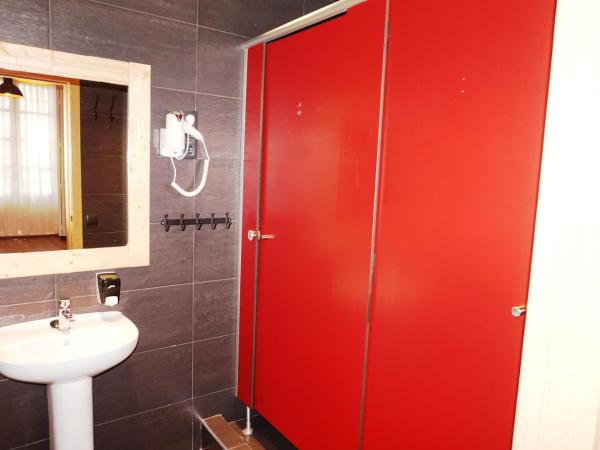 Far Home Atocha : photo 1 de la chambre chambre triple avec salle de bains commune