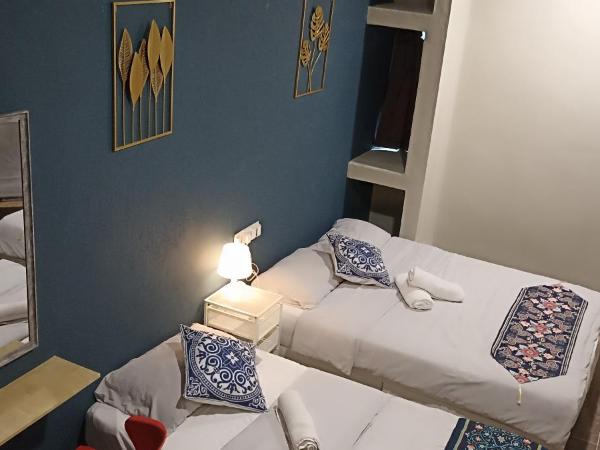 Wayton Express : photo 10 de la chambre chambre triple avec salle de bains commune