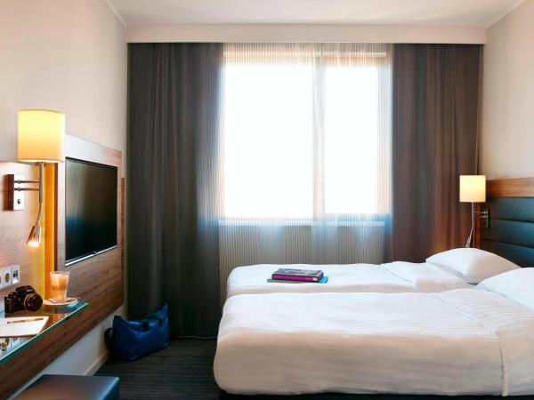 Moxy Frankfurt Airport : photo 1 de la chambre chambre lits jumeaux moxy twin sleeper