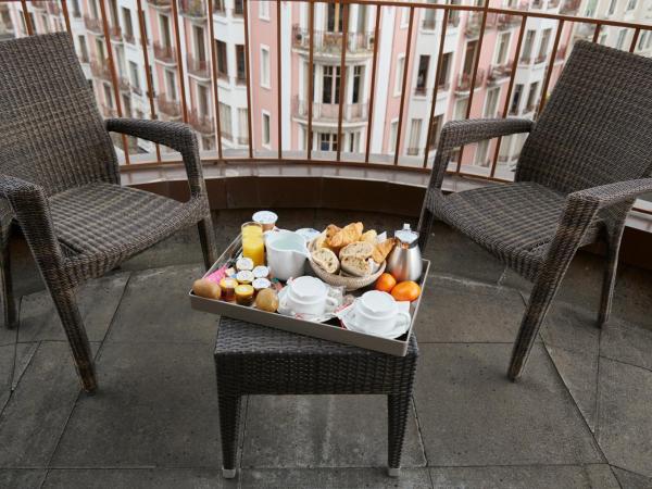 Best Western Plus Hotel Carlton Annecy : photo 3 de la chambre chambre lit queen-size exécutive avec balcon - non-fumeurs