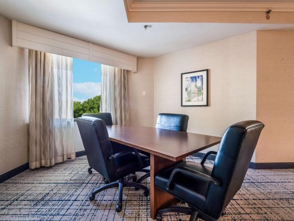 DoubleTree by Hilton South Charlotte Tyvola : photo 2 de la chambre suite junior