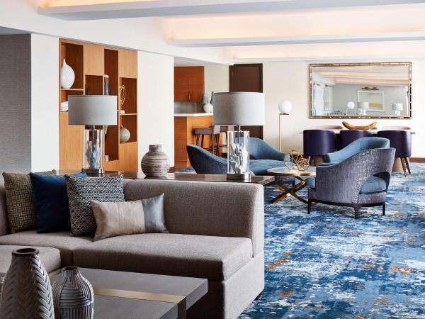 New York Hilton Midtown : photo 2 de la chambre suite d'angle présidentielle 1 lit king-size avec canapé-lit