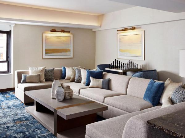 New York Hilton Midtown : photo 4 de la chambre suite d'angle présidentielle 1 lit king-size avec canapé-lit