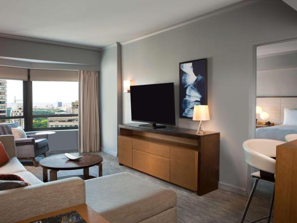 New York Hilton Midtown : photo 3 de la chambre suite exécutive 2 lits doubles avec canapé-lit