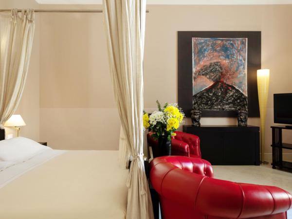 Hotel Palazzo Brunaccini : photo 1 de la chambre chambre supérieure avec lit à baldaquin