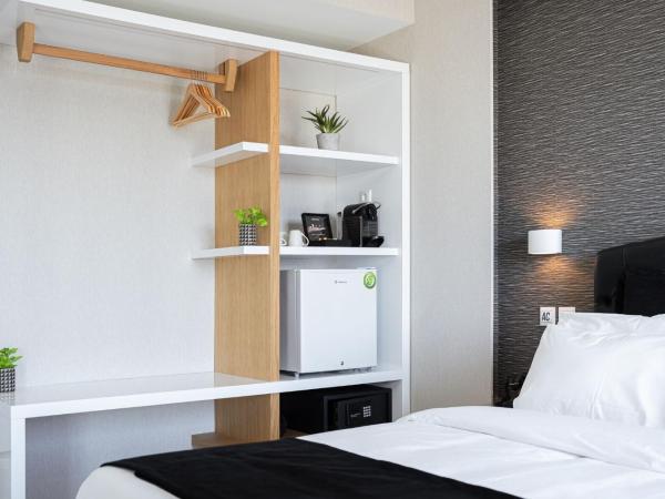 Kreoli Suites Glyfada : photo 7 de la chambre chambre double supérieure