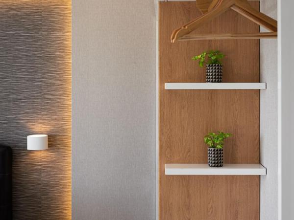Kreoli Suites Glyfada : photo 6 de la chambre chambre double standard