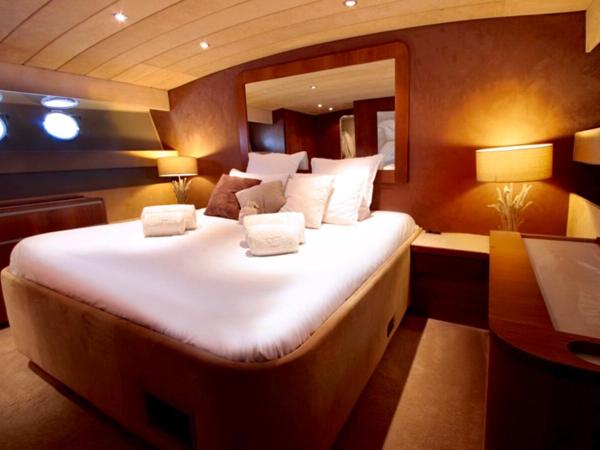 Nuit insolite à bord d'un Yacht : photo 5 de la chambre cabine familiale dans un bateau